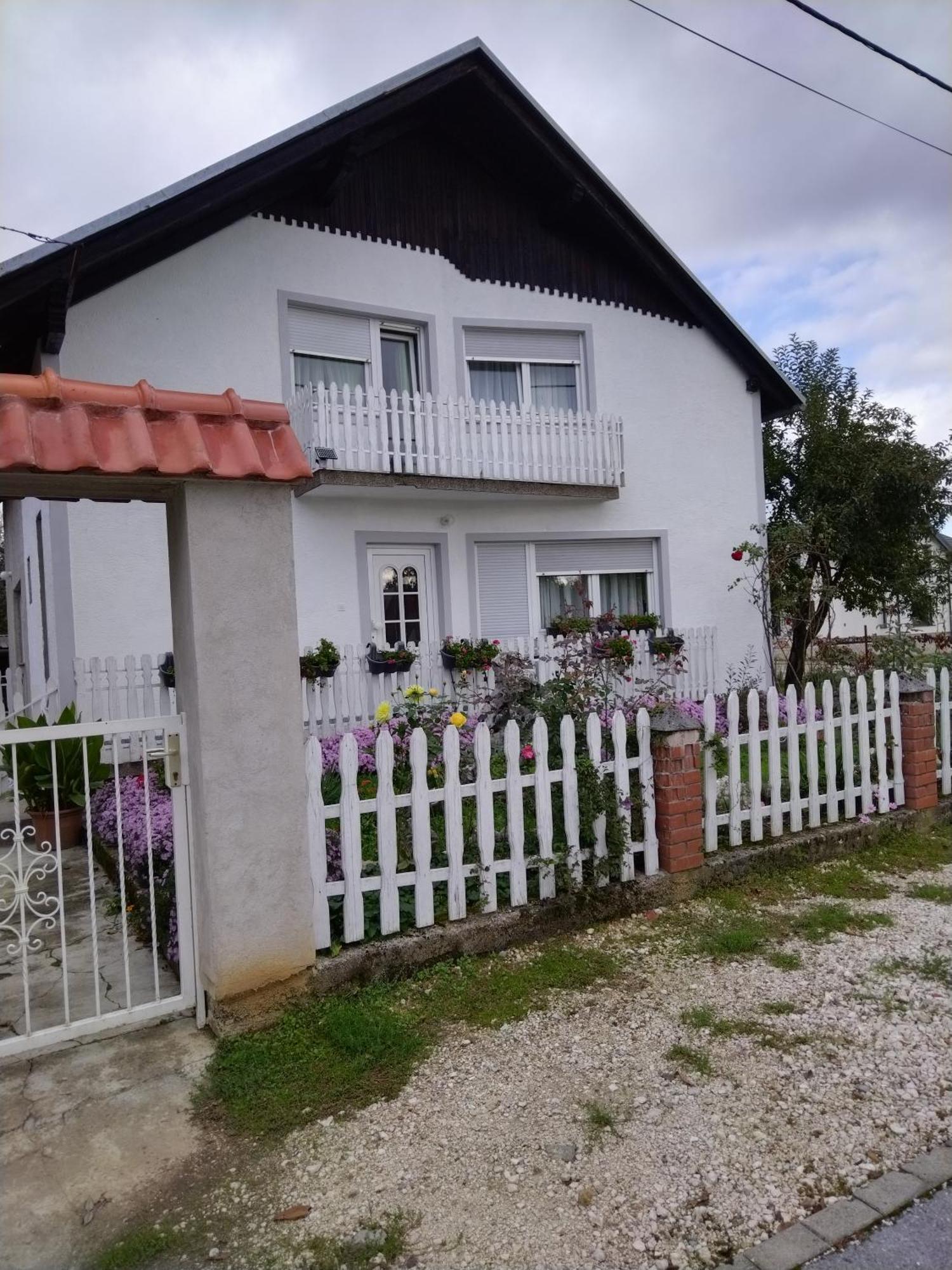 Sobe Za Nocenje Gospic Hotel Exterior photo
